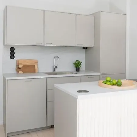 1 Bedroom Close To Subway And Seaside *