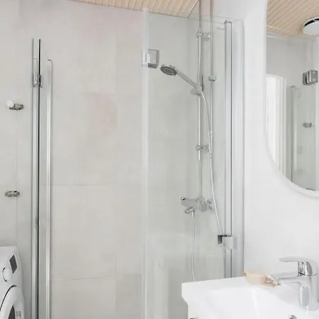 1 Bedroom Close To Subway And Seaside